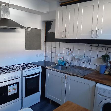Single Room With Underbed 8 London Exterior photo